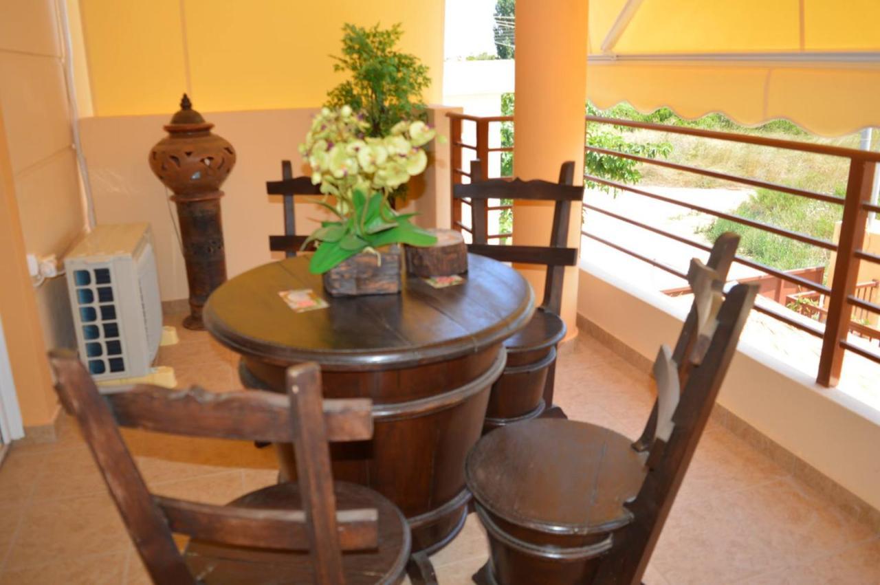 Villa Avatos - Near To The Port Of Rafina And The Airport Of Athens Agios Spyridon  Экстерьер фото